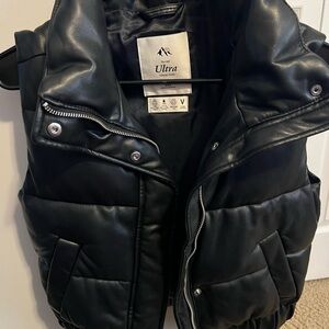 Abercrombie Ultra Black Puffer Vest